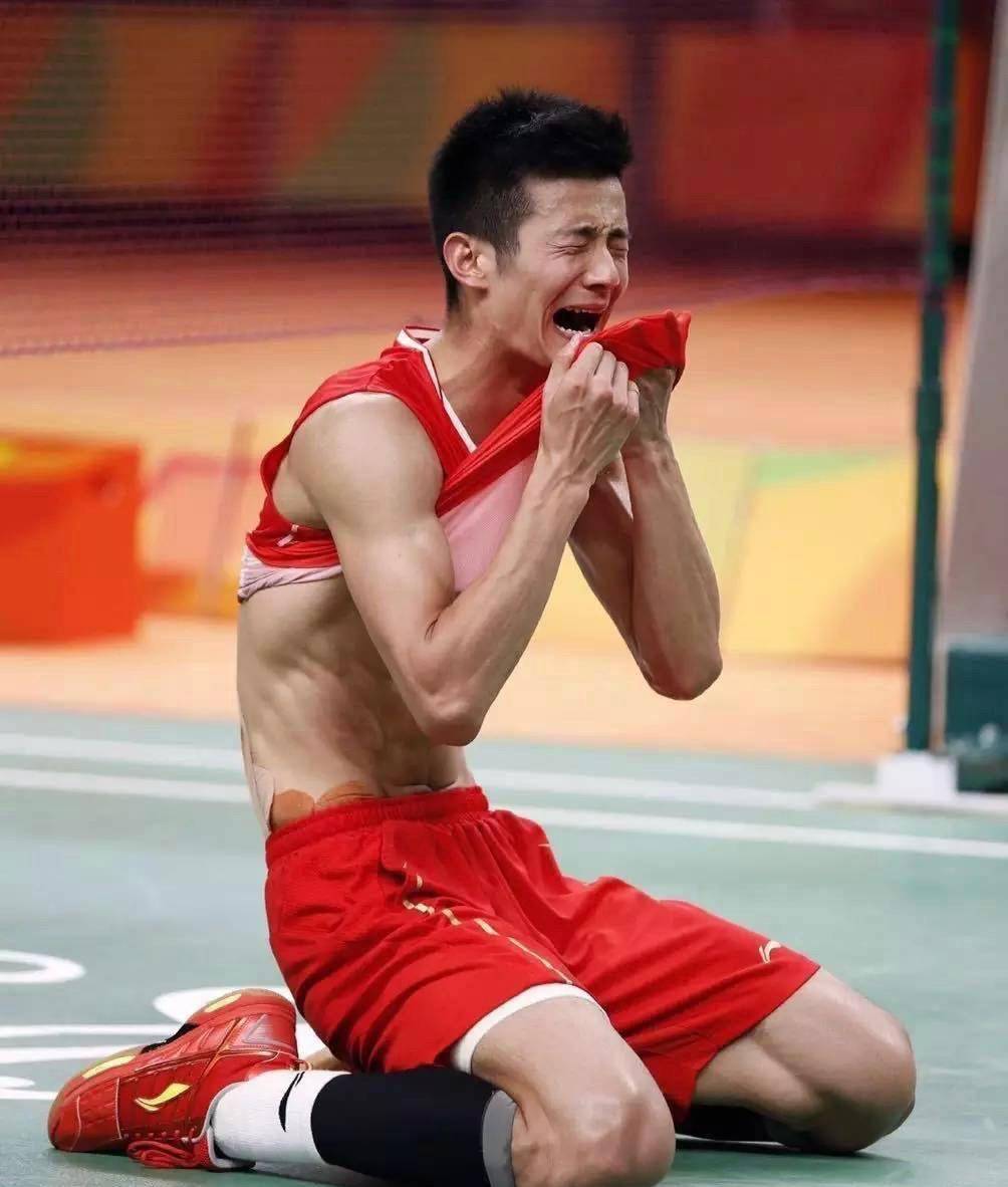 包含日本羽毛球队轻取马来西亚羽毛球队，谌龙爆发神勇的词条