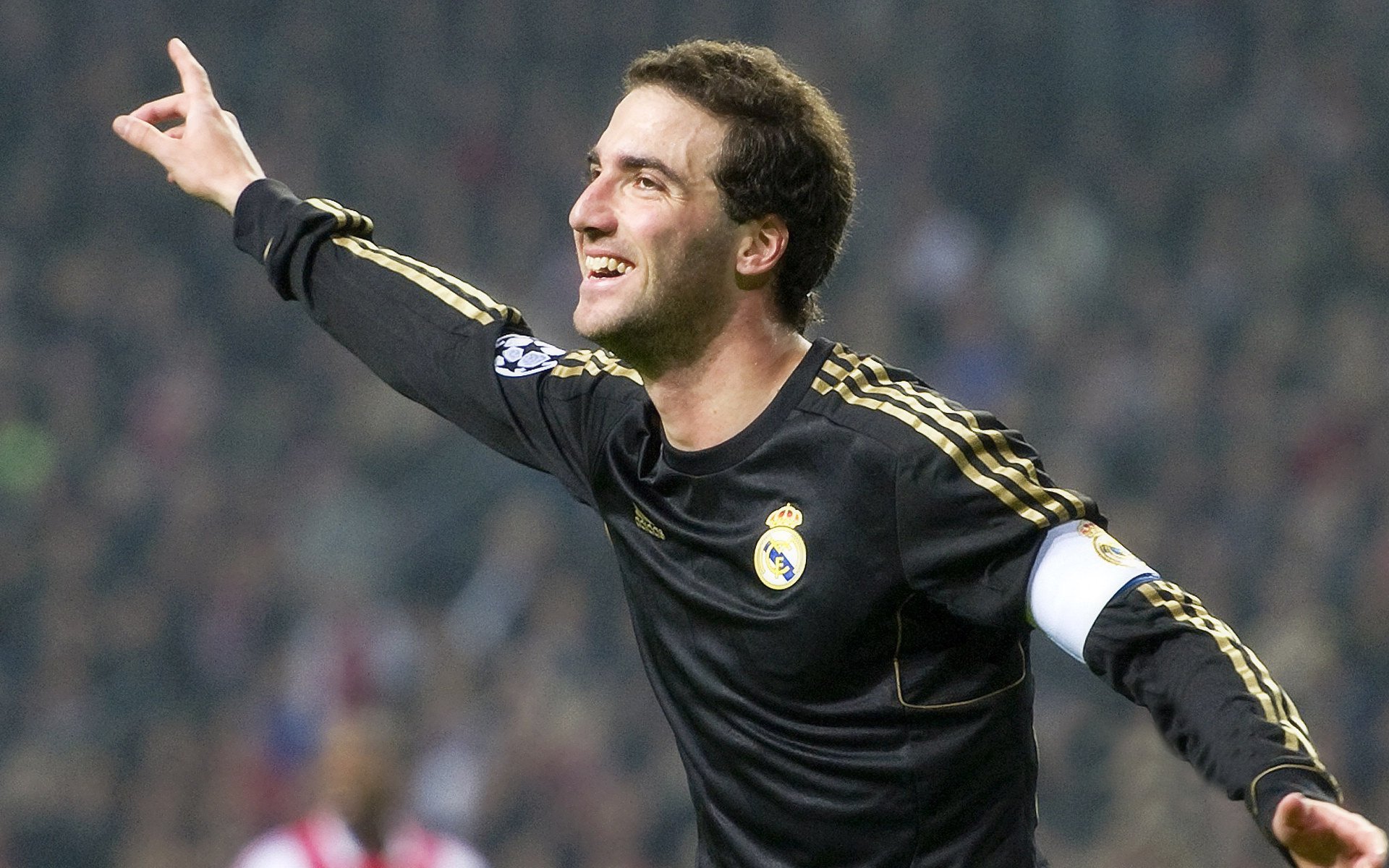 伊布破茧重生，阿尔及利亚对阵卡塔尔中的自我救赎之战