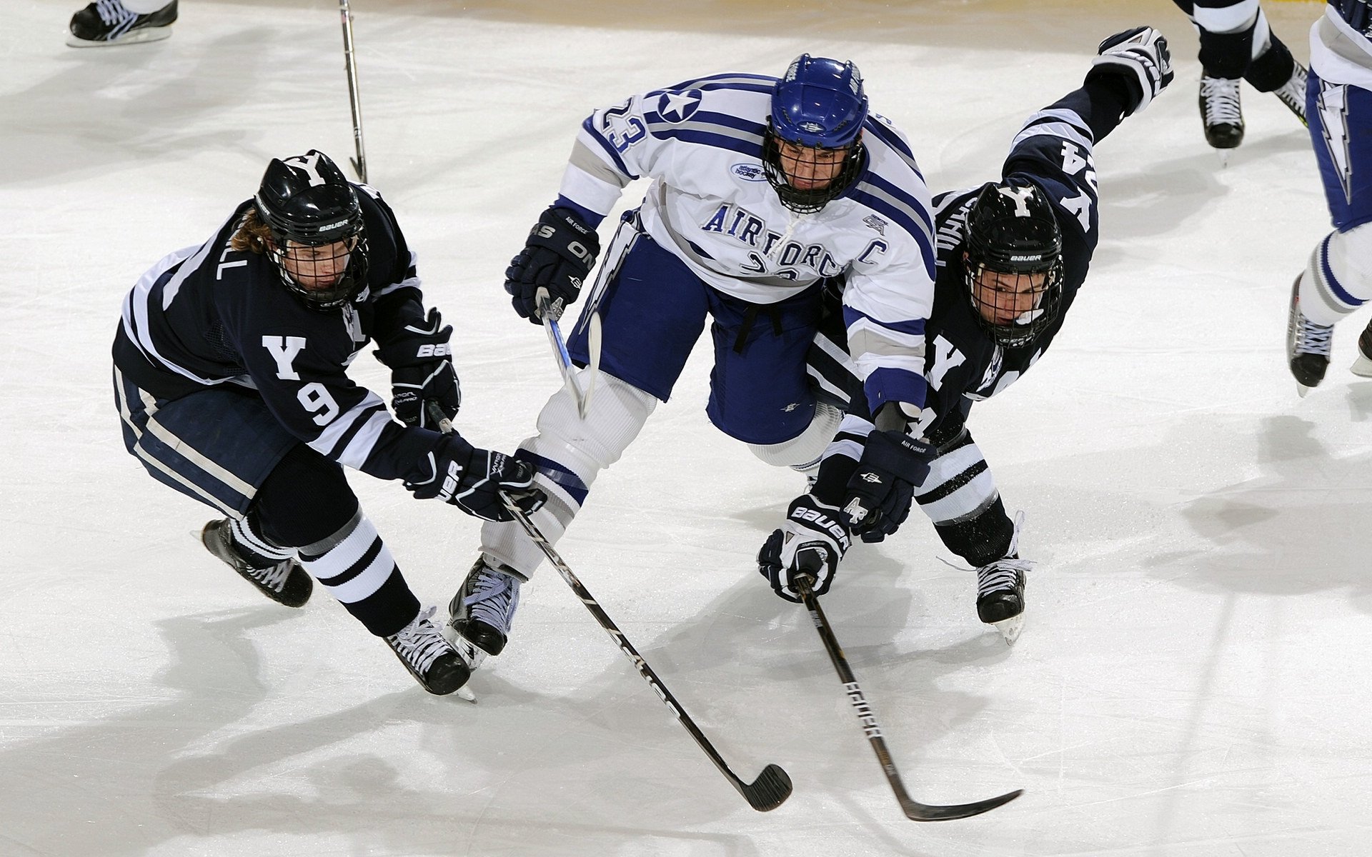 小贾伦爆发改写西区格局，勇士巅峰对决险胜，湖人王朝警钟再响